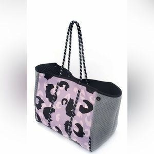 Neoprene tote bag. (Large) Comes with small zipper bag. In great condition.